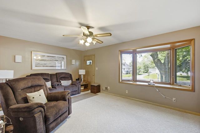5805 W Fountain AVENUE, Milwaukee, WI 53223