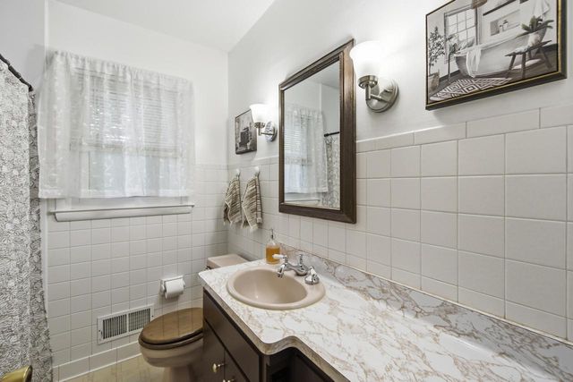 5805 W Fountain AVENUE, Milwaukee, WI 53223