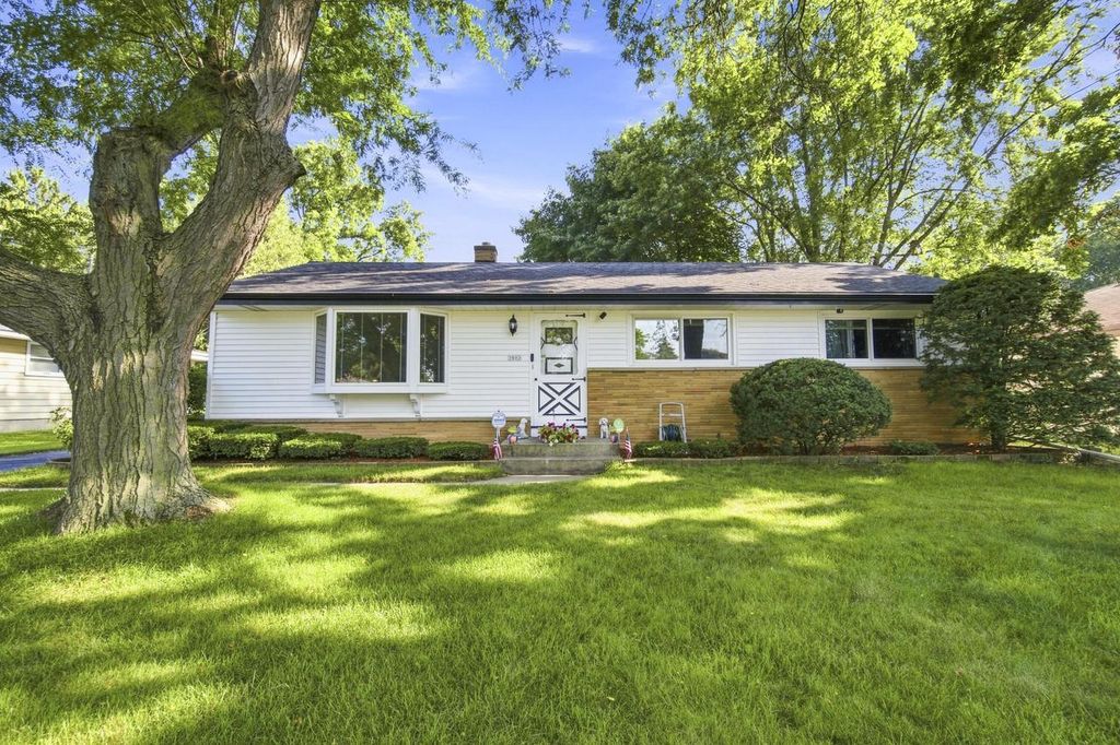 5805 W Fountain AVENUE, Milwaukee, WI 53223