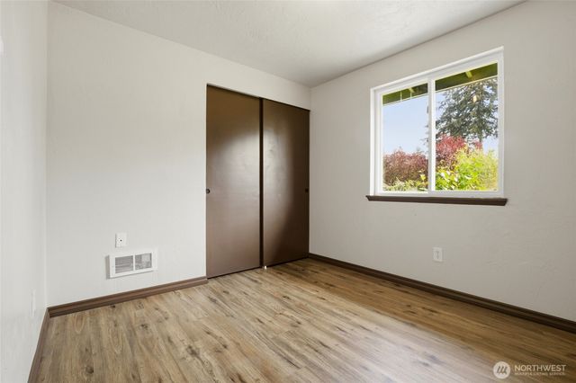 122 Raintree Loop SE, Rainier, WA 98576