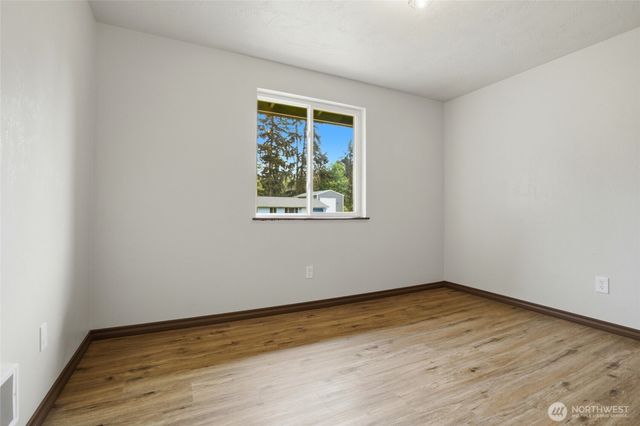 122 Raintree Loop SE, Rainier, WA 98576