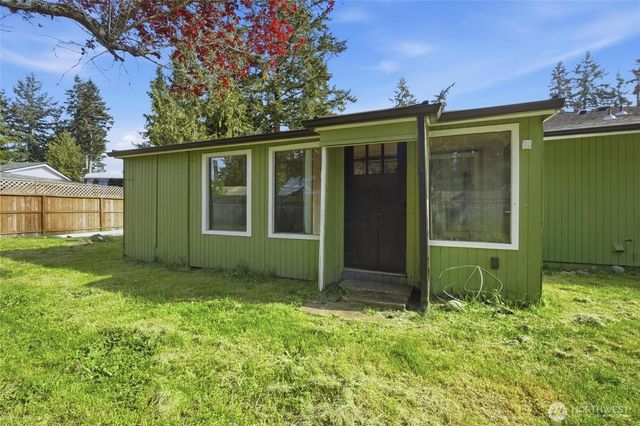 122 Raintree Loop SE, Rainier, WA 98576