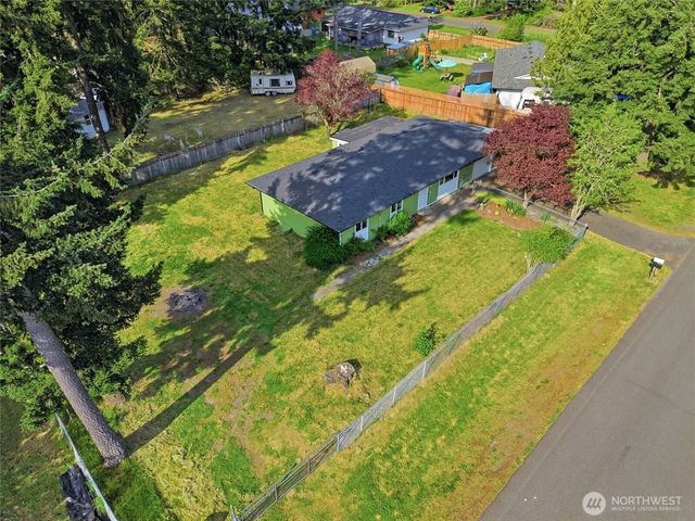 122 Raintree Loop SE, Rainier, WA 98576