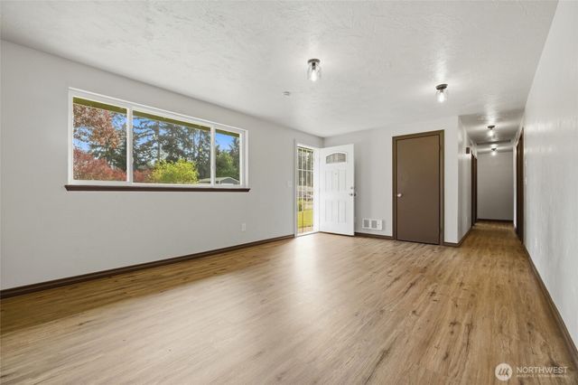 122 Raintree Loop SE, Rainier, WA 98576