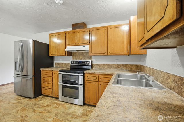 122 Raintree Loop SE, Rainier, WA 98576