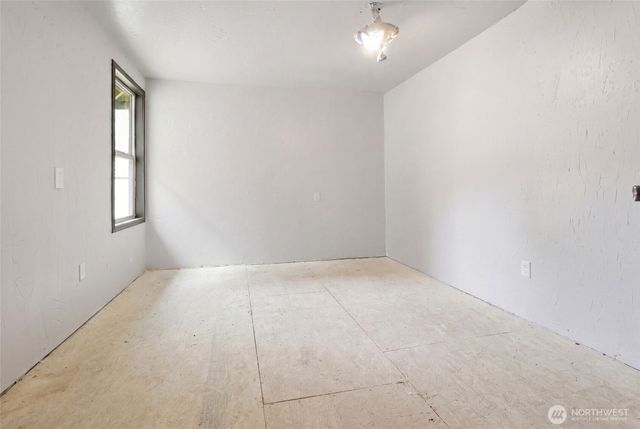 122 Raintree Loop SE, Rainier, WA 98576