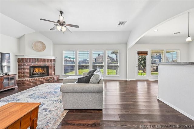 20496 E 47th Street S, Broken Arrow, OK 74014