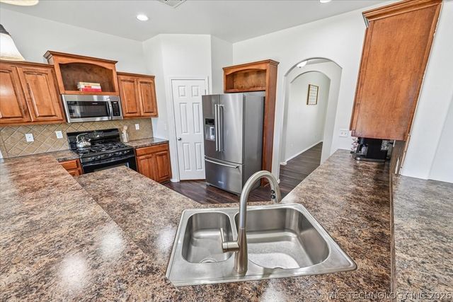 20496 E 47th Street S, Broken Arrow, OK 74014