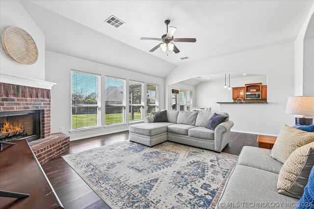 20496 E 47th Street S, Broken Arrow, OK 74014