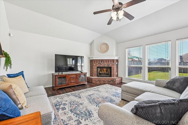 20496 E 47th Street S, Broken Arrow, OK 74014