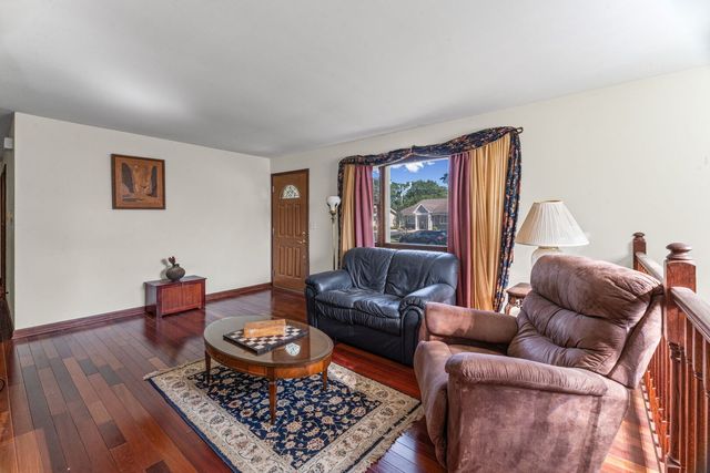 645 Flagstaff Lane, Hoffman Estates, IL 60169