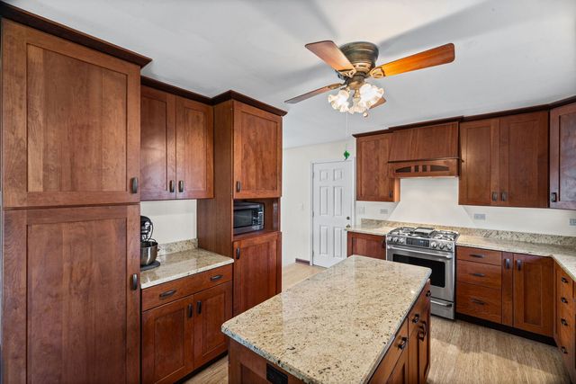 645 Flagstaff Lane, Hoffman Estates, IL 60169