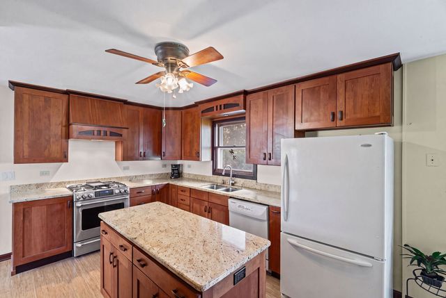 645 Flagstaff Lane, Hoffman Estates, IL 60169