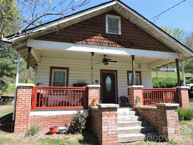 4 Carter Road, Weaverville, NC 28787