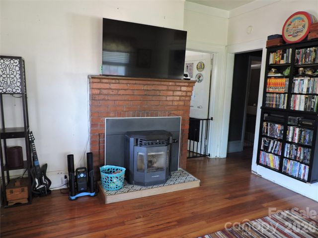 4 Carter Road, Weaverville, NC 28787