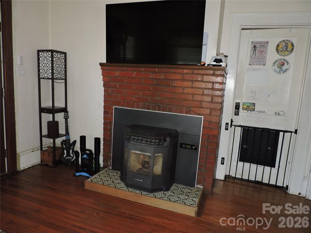 4 Carter Road, Weaverville, NC 28787