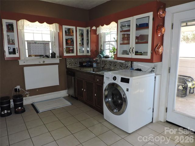 4 Carter Road, Weaverville, NC 28787