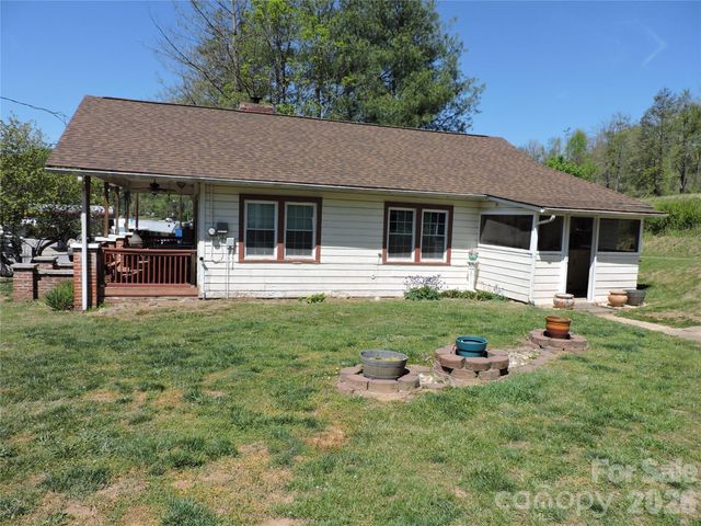 4 Carter Road, Weaverville, NC 28787