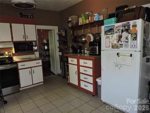 4 Carter Road, Weaverville, NC 28787