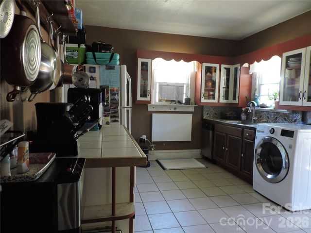 4 Carter Road, Weaverville, NC 28787