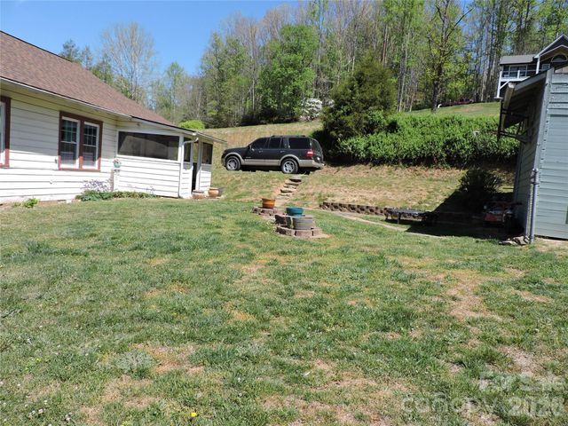 4 Carter Road, Weaverville, NC 28787