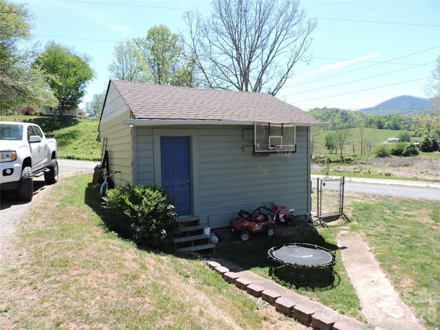 4 Carter Road, Weaverville, NC 28787