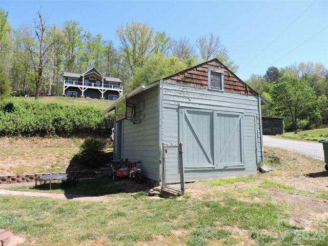 4 Carter Road, Weaverville, NC 28787