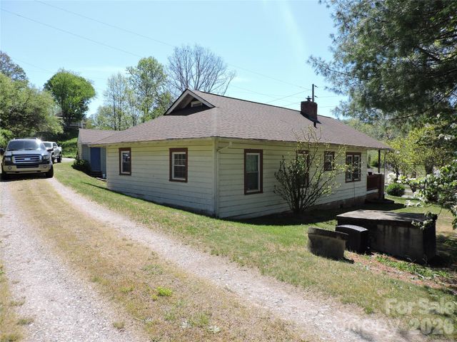 4 Carter Road, Weaverville, NC 28787