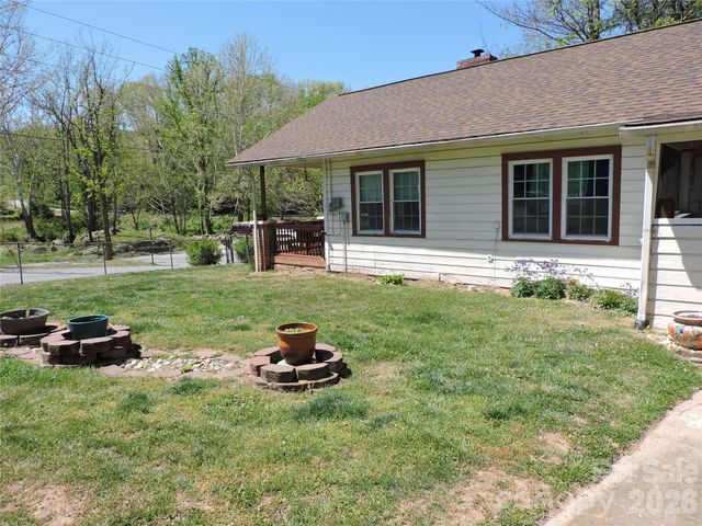 4 Carter Road, Weaverville, NC 28787