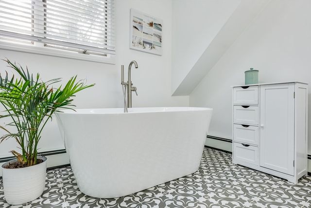 2 Harpers Hollow, Sandwich, MA 02537
