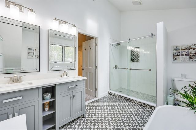 2 Harpers Hollow, Sandwich, MA 02537