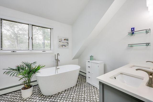 2 Harpers Hollow, Sandwich, MA 02537