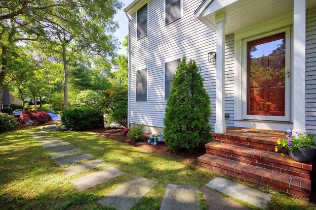 2 Harpers Hollow, Sandwich, MA 02537