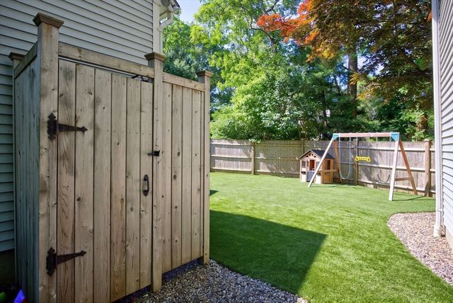 2 Harpers Hollow, Sandwich, MA 02537