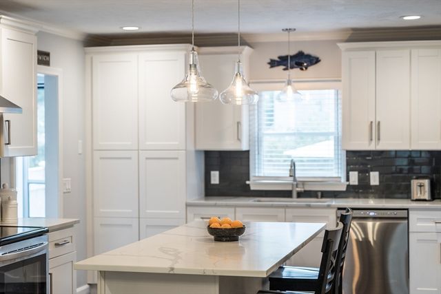 2 Harpers Hollow, Sandwich, MA 02537