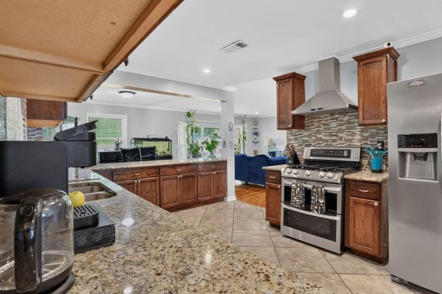 716 Bruce Way SW, Lilburn, GA 30047