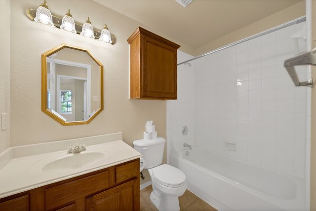 1405 Oak Hollow Lane, Anna, TX 75409