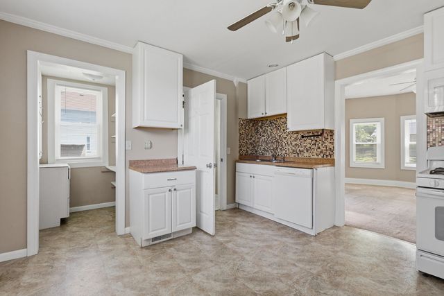 1805 Esplanade Avenue, Davenport, IA 52803