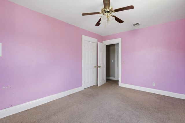 1805 Esplanade Avenue, Davenport, IA 52803