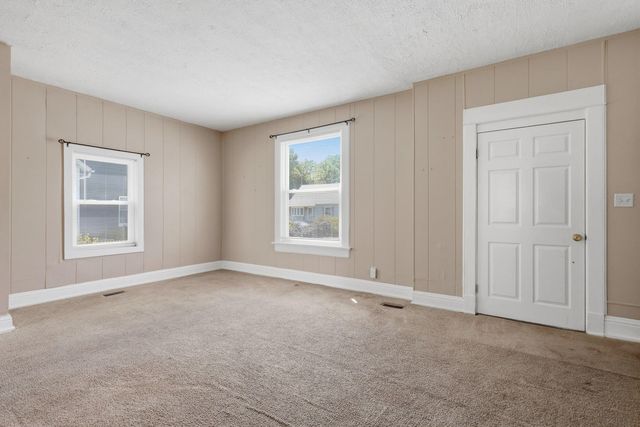 1805 Esplanade Avenue, Davenport, IA 52803