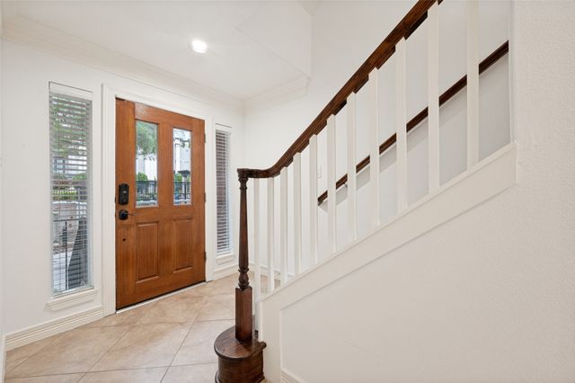2492 Worthington Street, Dallas, TX 75204