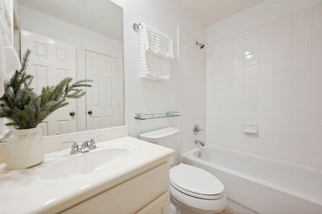 2492 Worthington Street, Dallas, TX 75204