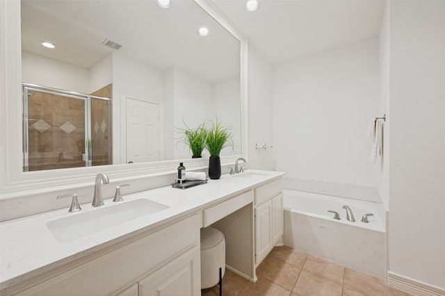 2492 Worthington Street, Dallas, TX 75204