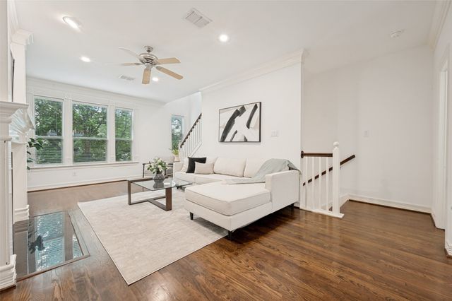 2492 Worthington Street, Dallas, TX 75204