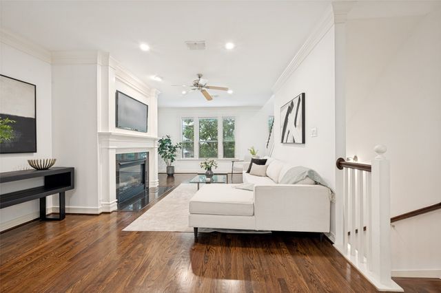 2492 Worthington Street, Dallas, TX 75204