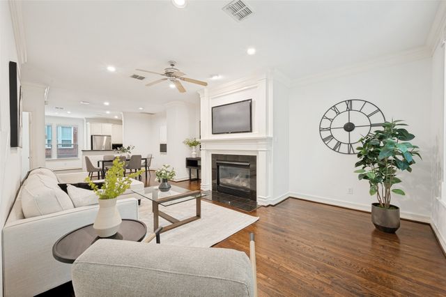 2492 Worthington Street, Dallas, TX 75204