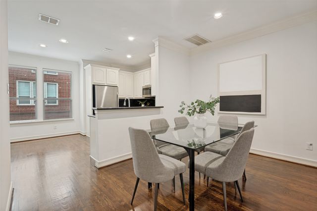 2492 Worthington Street, Dallas, TX 75204