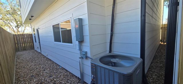 4922 Hoover Street E, Houston, TX 77092