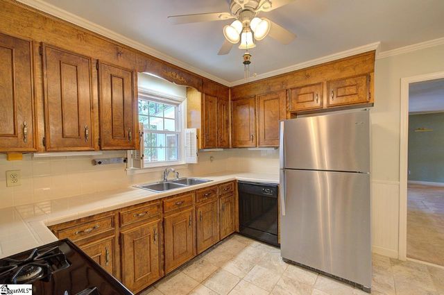 5 Fernwood Drive, Taylors, SC 29687