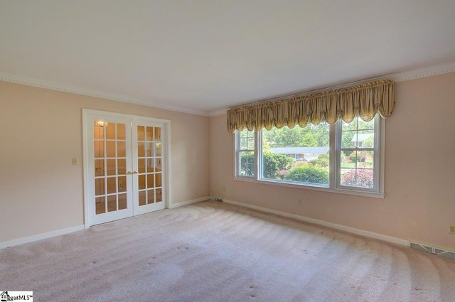 5 Fernwood Drive, Taylors, SC 29687